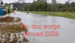 Masyarakat Kelurahan Rano Kesal Jalan PetroChina-Simpang Garuda, Seperti Aliran Sungai, Perusahaan & Pemda Terkesan Tutup Mata