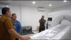 RSUD Kolonel Abunjani Terus Berbenah, Bupati M. Syukur Cek Peralatan CT Scan Terbaru Yang Segera Operasionalkan