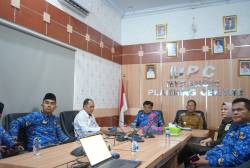 Kendalikan Inflasi, Wabup A. Khafidh dan Sekda Zulhifni Ikuti Rakor Bersama Kemendagri secara Virtual