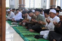 Wakapolda Aceh dan Ratusan Masyarakat Khusyuk Laksanakan Shalat Idul Adha 1447 H di Masjid Babuttaqwa Utama Polda Aceh