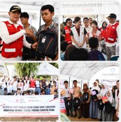 PMI Tapteng Bersama Hongkong Red Cross Serahkan 110 Paket Sekolah Untuk Siswa Terdampak Bencana di SMK N 1 Badiri