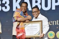 Bupati Tapanuli Tengah Terima Penghargaan Dari Kementerian Hukum RI 