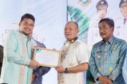 Pemkab Tapanuli Tengah Raih Peringkat Pertama Capaian Realisasi Investasi Sumatera Utara Tahun 2025