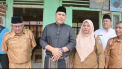 Penuh Kehangatan, Bupati M. Syukur Antar Kepsek Salabiyah ke SDN 135 Muara Siau