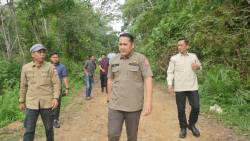 Tinjau Jalan Karya Bakti TNI, Bupati M. Syukur Komit Benahi Potensi Wisata Merangin