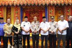 Kapolda Aceh Serahkan 1.000 Paket Sembako untuk Masyarakat Terdampak Bencana di Bireuen