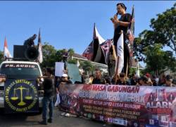 Ratusan Massa Gelar Aksi Damai di DPRD Lebak, Desak Pengusutan Tuntas Dugaan Perampasan Kemerdekaan dan Pengeroyokan terhadap Aktivis Uun