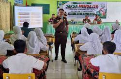 Kajari Anto Widi Nugroho Gencar Masuk Sekolah: Edukasi SIswa SMPN 19 Tanjabtim Terkait Hukum & Kenakalan Remaja 