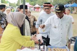Bupati Maluku Tengah Luncurkan Program "Jumat Berkah" Bersama Samudra UMKM