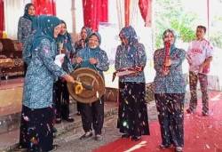 Hj Lavita Syukur Buka Jambore PKK se-Kecamatan Renah Pembarap