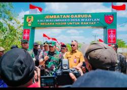 PANGDAM XV/PATTIMURA MERESMIKAN DELAPAN UNIT JEMBATAN PENGHUBUNG DI DESA WAEFLAN