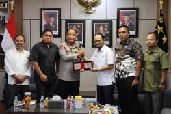 Kapolda Aceh Terima Penghargaan dari AMSI sebagai Tokoh Humanis Pemelihara Kamtibmas