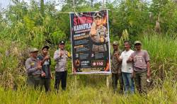 Personel Polres Aceh Tengah Pasang Spanduk Imbauan dan Sosialisasi Cegah Karhutla