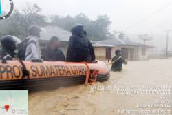 Bupati Tapteng Perintahkan Kalaksa BPBD Gerak Cepat Evakuasi Warga