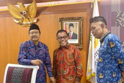 Bupati Tapteng Jemput Bola, Temui Menteri Sosial RI,Terkait Bantuan Korban Bencana di Tapteng Untuk Segera Direalisasikan
