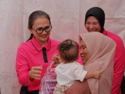 Ketua Umum Bhayangkari Serahkan 6.000 Paket Sembako untuk Masyarakat