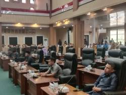 BUPATI BURU IKRAM UMASUGI SAMPAIKAN  NOTA KEUANGAN APBD TAHUN ANGGARAN 2026 DI SAAT RAPAT PARIPURNA DPRD BURU
