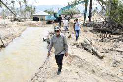 Bupati Tapteng Turun Langsung Tinjau Lokasi Banjir Bonalumban, Pastikan Penanganan Sungai Aek Saili Berjalan Cepat dan Bertahap