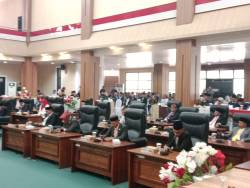 RAPAT PARIPURNA DPRD BURU MENYAMBUT HUT KABUPATEN BURU YANG KE-27 TAHUN