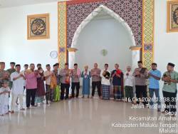 Kapolres Maluku Tengah AKBP WIDY IRAWAN Sholat Jumat Bersama Warga Dusun Simalouw Negeri Sepa