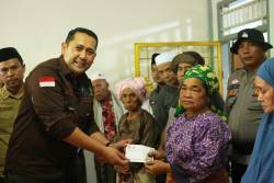 Sampaikan Duka Mendalam, Bupati M. Syukur Salurkan Bantuan Korban Kebakaran Tunggul Bulin
