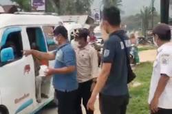 Antisipasi Dampak Kabut Asap Karhutla, Dishub Tapteng Gelar Aksi Pembagian Masker 