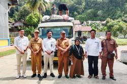 Pemkab Tapteng Salurkan 169,35 Ton Beras Bantuan Cadangan Pangan Pemerintah Untuk Warga Tukka dan Badiri