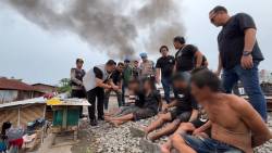 Polisi Gerebek Sarang Narkoba Rel Tembung, 6 Pelaku Diringkus, 3 Diantaranya Residivis
