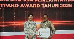 Masuk Nominasi TPAKD  Terbaik 2026, Pemkab Maluku Tengah Terima Sertifikat dari OJK RI