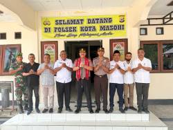 Kapolres Maluku Tengah Tekankan Integritas dan Pelayanan Humanis saat Kunker di Dua Polsek 