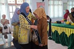 Hj Lavita Syukur Lantik Bunda PAUD KecamatanSekaligus Sosialisasi Tujuh Kebijakan AIH dan Wajib Belajar 13 Tahun