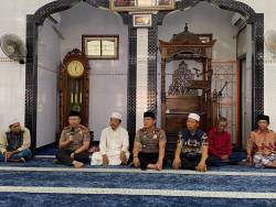 Usai Shalat Jumat, Kapolres Belitung Turun Langsung ke Masjid Ashuro, Ada Pesan Penting soal Kamtibmas