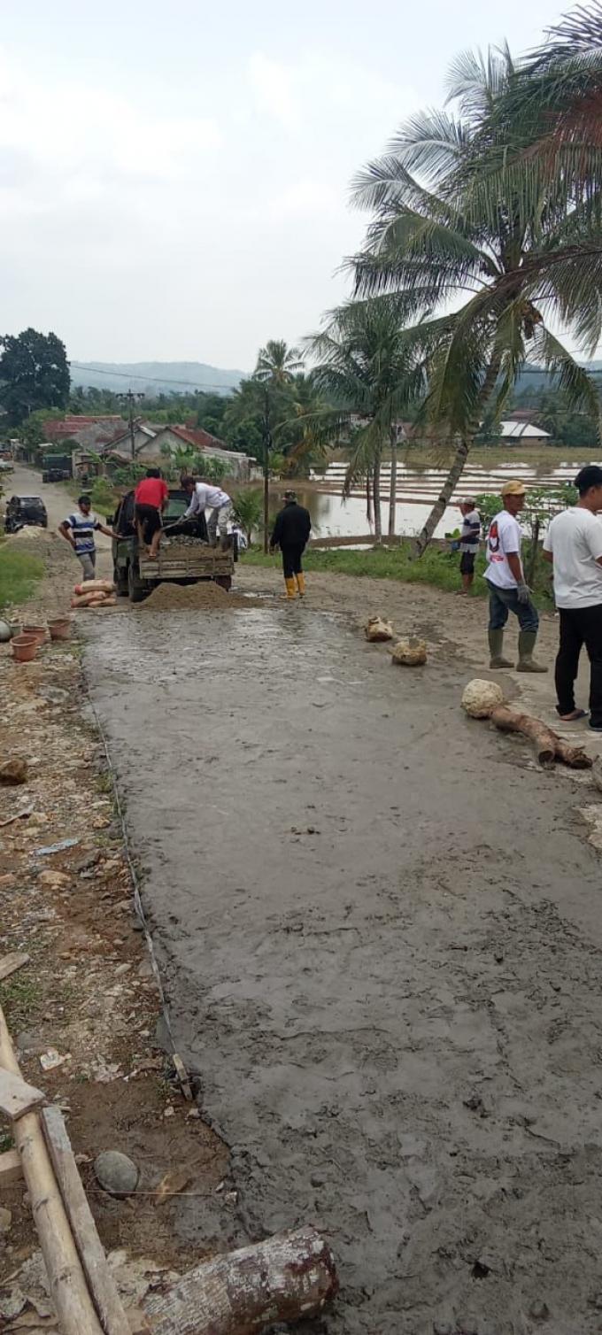 Warga Paguyuban Cisimeut Bersatu Memperbaiki Jalan Utama Menuju Baduy, Dukungan Mengalir dari Tokoh Hingga Kepala Desa