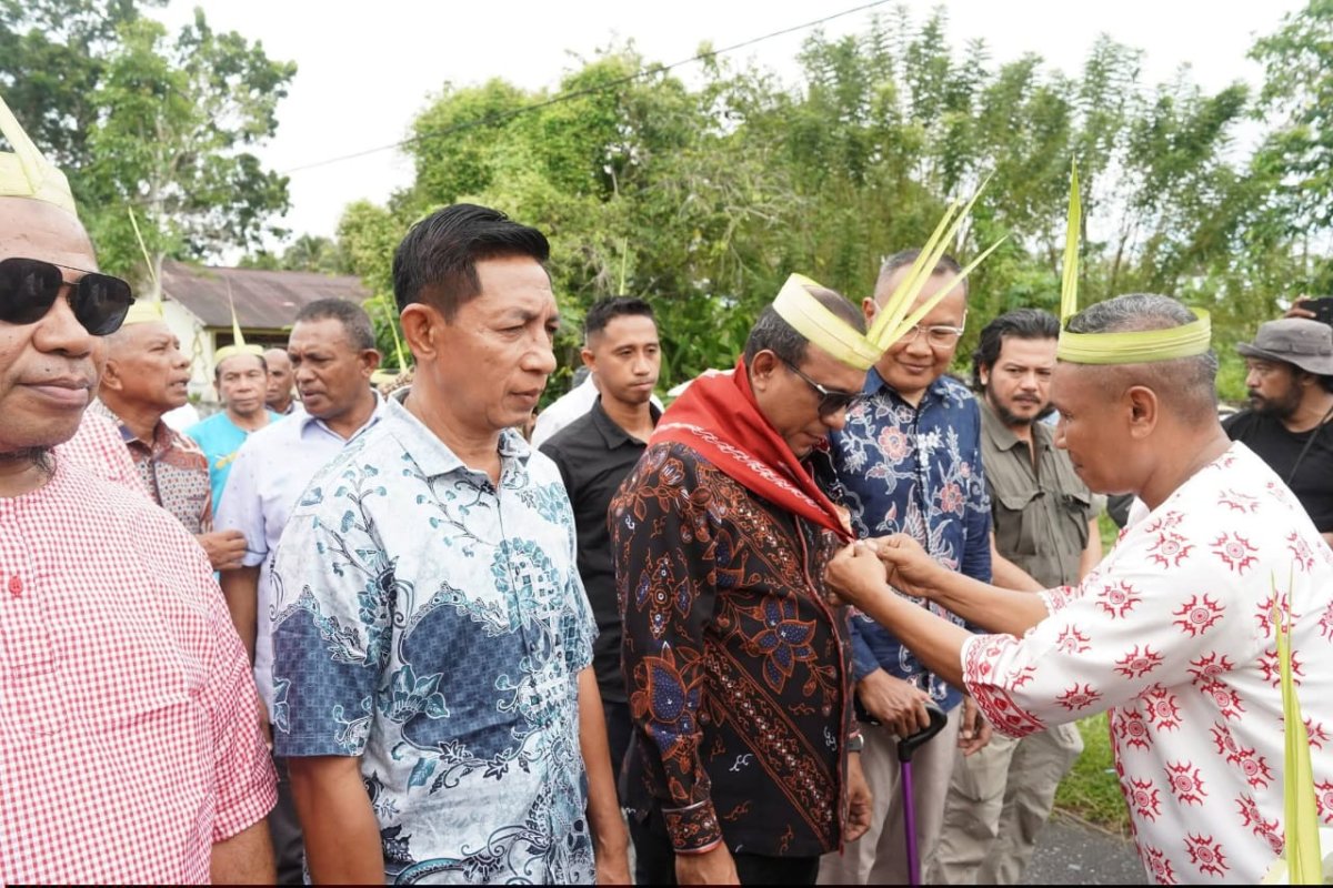 Arumbai Sambut Bupati Maluku Tengah Zulkarnain Awat Amir, Festival Kor’a Inasua TNS 2026 Resmi Dibuka dengan Sentuhan Budaya