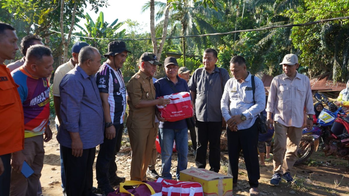 80 Rumah Terdampak dan 10 Hanyut, Pemkab Merangin Salurkan Bantuan dan Siapkan Jembatan Baru di Pulau Bayur