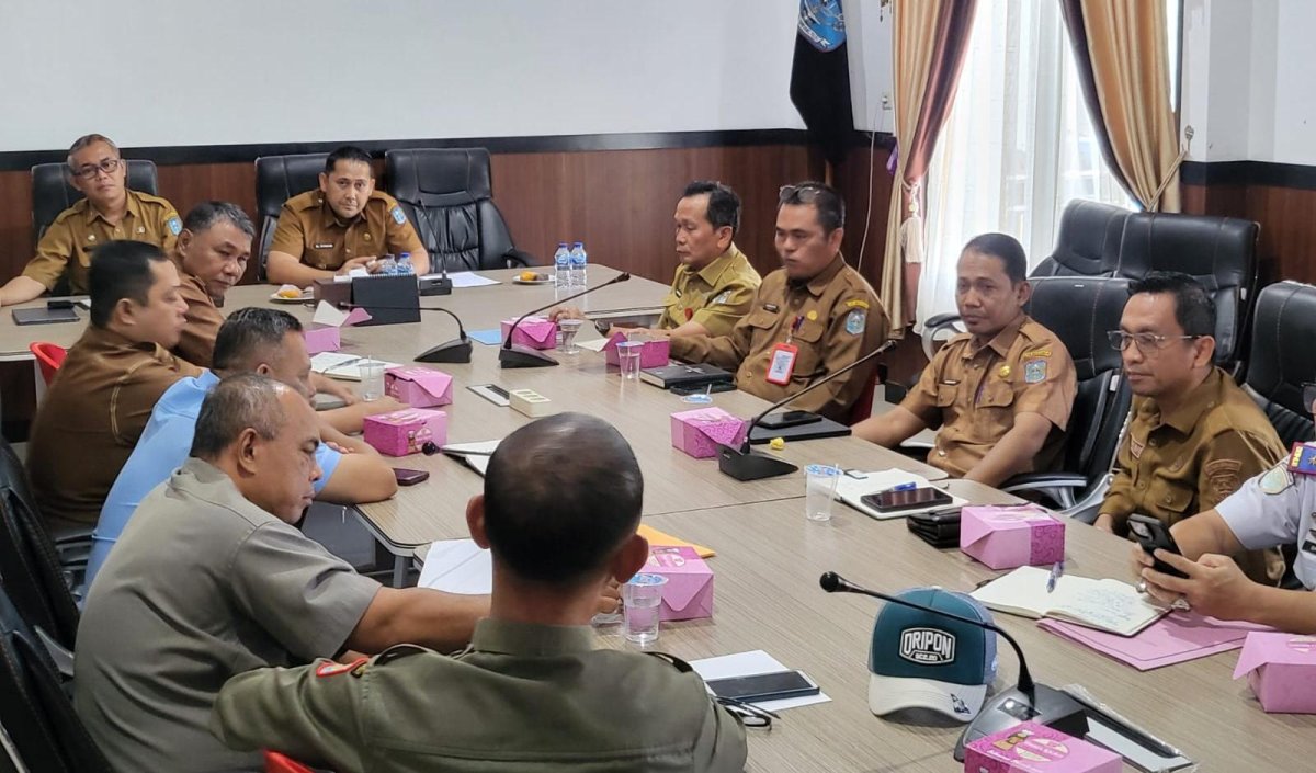 Demi Korban Banjir, Bupati M. Syukur Peras Keringat Cari Celah Anggaran Hingga Rogoh Kocek Pribadi