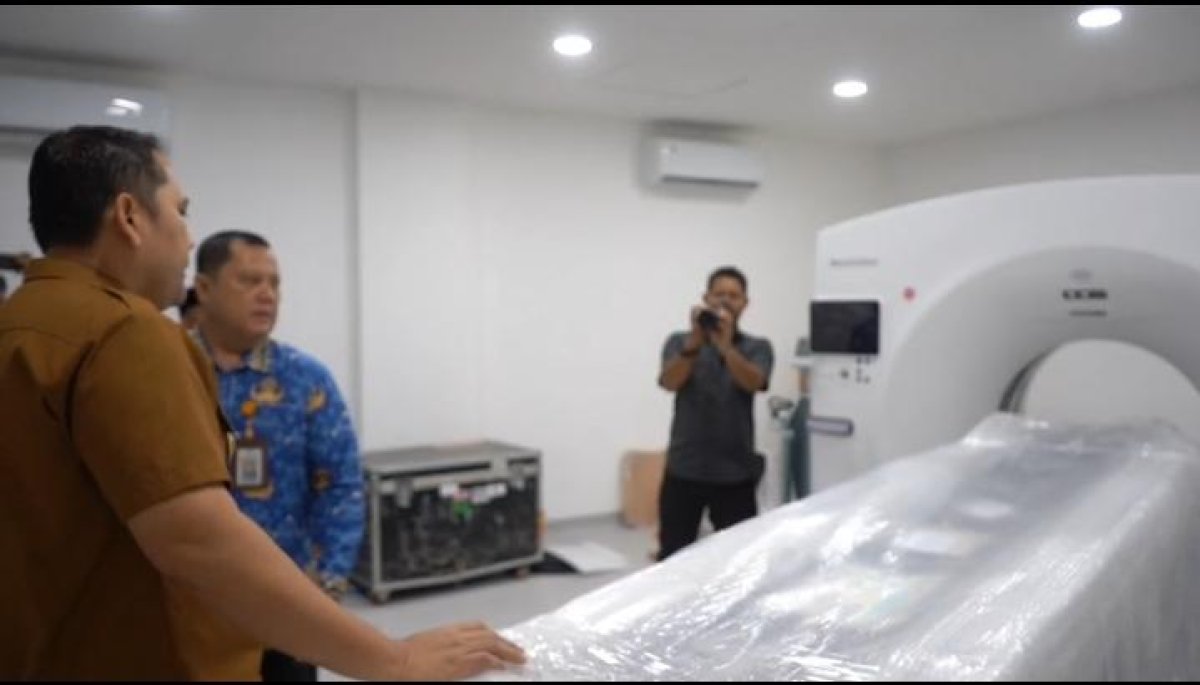 RSUD Kolonel Abunjani Terus Berbenah, Bupati M. Syukur Cek Peralatan CT Scan Terbaru Yang Segera Operasionalkan