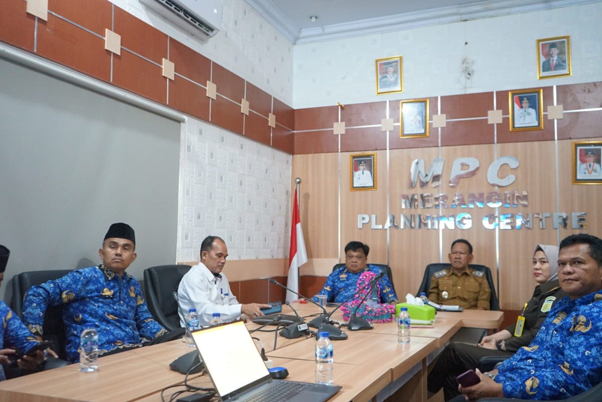 Kendalikan Inflasi, Wabup A. Khafidh dan Sekda Zulhifni Ikuti Rakor Bersama Kemendagri secara Virtual