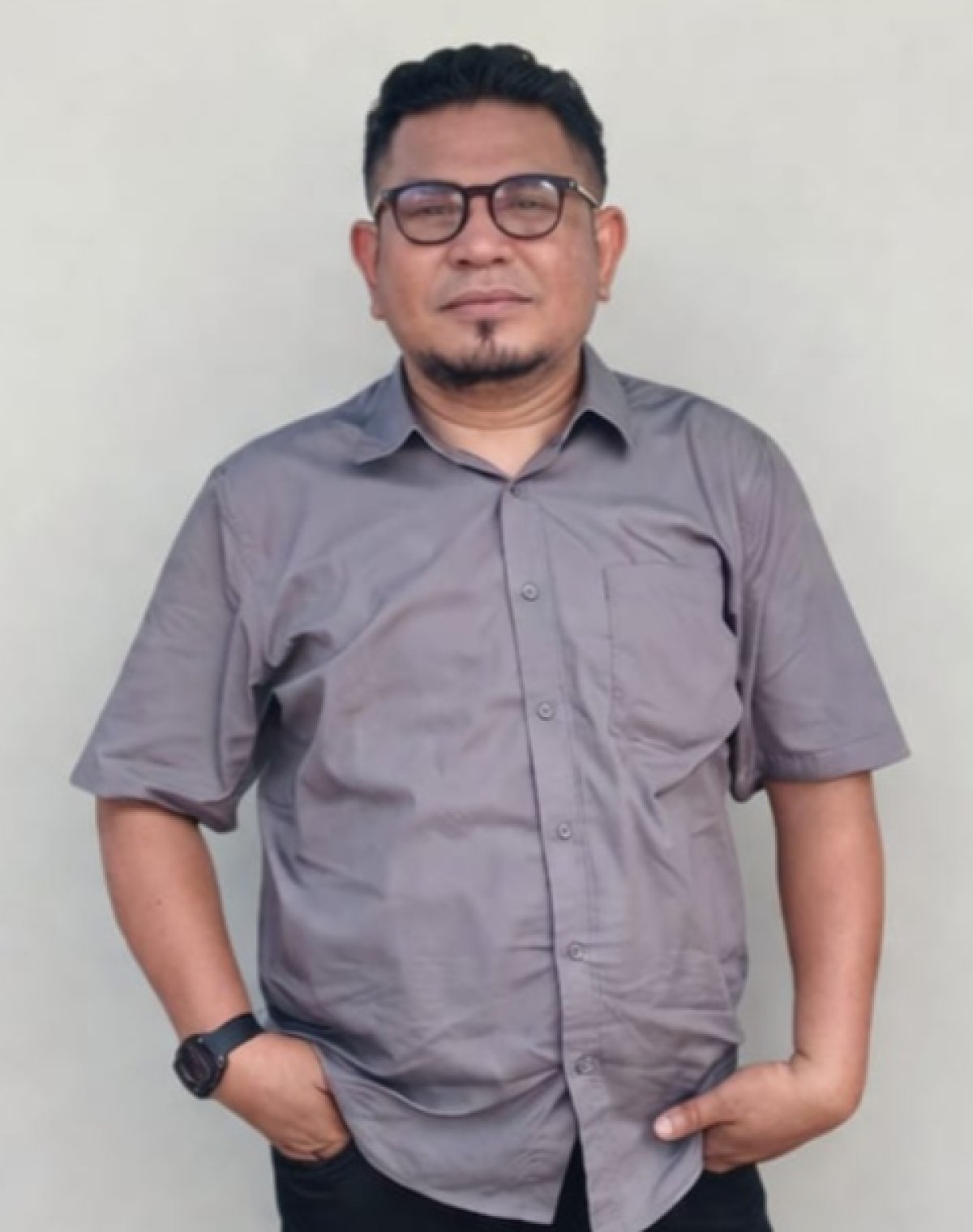 Ketua DPD LSM IIK Kabupaten Maluku Tengah, Ahmat Sanaky, S.Sos. Minta APH Untuk Panggil dan Minta Klarifikasi Kepala Kantor Pos dan Giro Masohi Terkait Dana Bansos Kemensos RI Untuk Lansia dan Disabilitas, Foto Dengan Uang, Tetapi Terima Barang