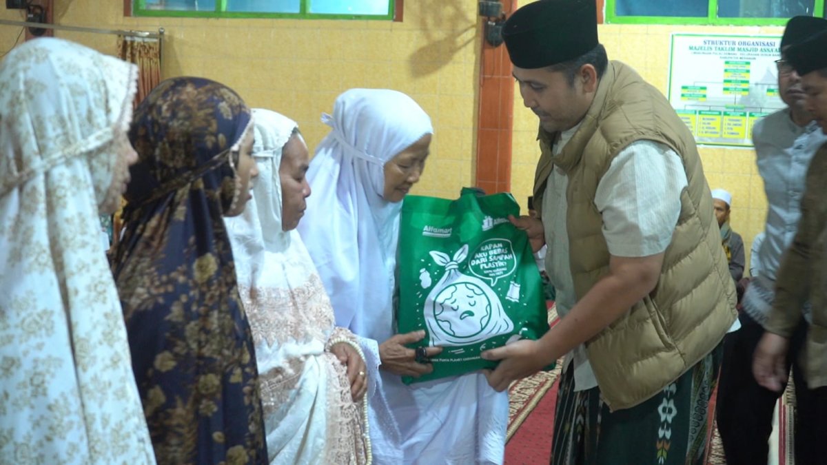 Subling di Pulau Kemang, Bupati M. Syukur Salurkan Santunan dan Tinjau Kondisi Jalan