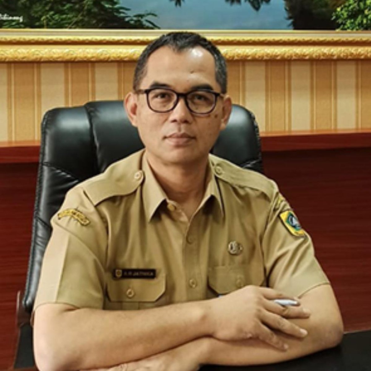 AJAT ROCHMAT JATNIKA "Selaku Sekretaris Daerah Kabupaten harus Bertanggung Jawab Terkait Dugaan Kebocoran alias Korupsi Pajak Rokok Sebesar 314 Miliar Rupiah" 