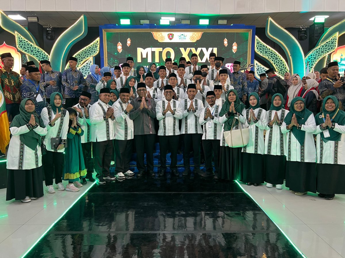 Bupati Maluku Tengah Lepas Kafilah MTQ XXXI: Bawa Nama Daerah Dan Harapan Masyarakat