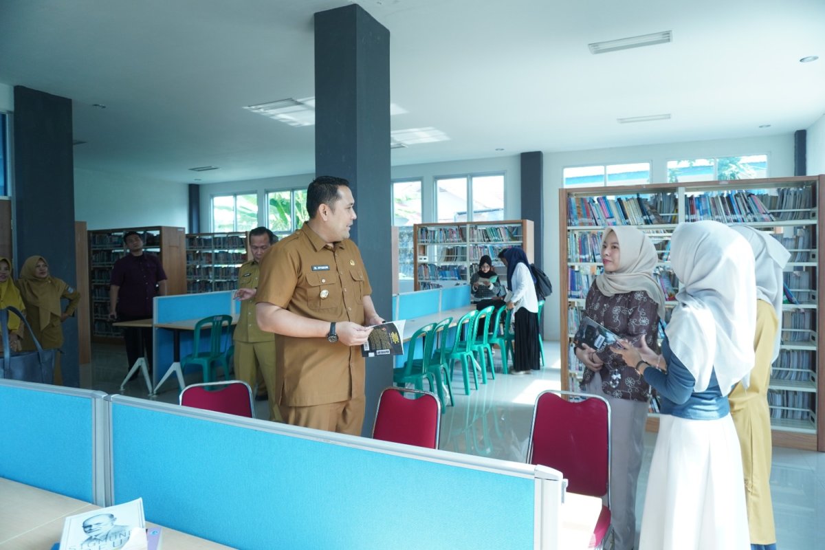Sidak Dua OPD, Bupati M. Syukur Apresiasi Fasilitas Perpustakaan Daerah: Bersih dan Nyaman