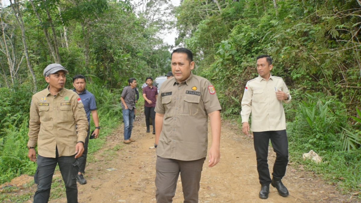 Tinjau Jalan Karya Bakti TNI, Bupati M. Syukur Komit Benahi Potensi Wisata Merangin