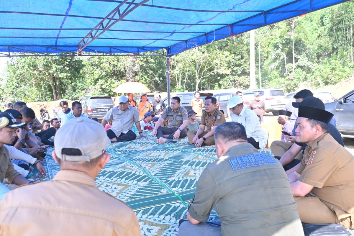 Gelar Rapat Terbuka di Bawah Tenda, Bupati M. Syukur Libatkan Masyarakat Persiapkan MTQ Merangin ke-52
