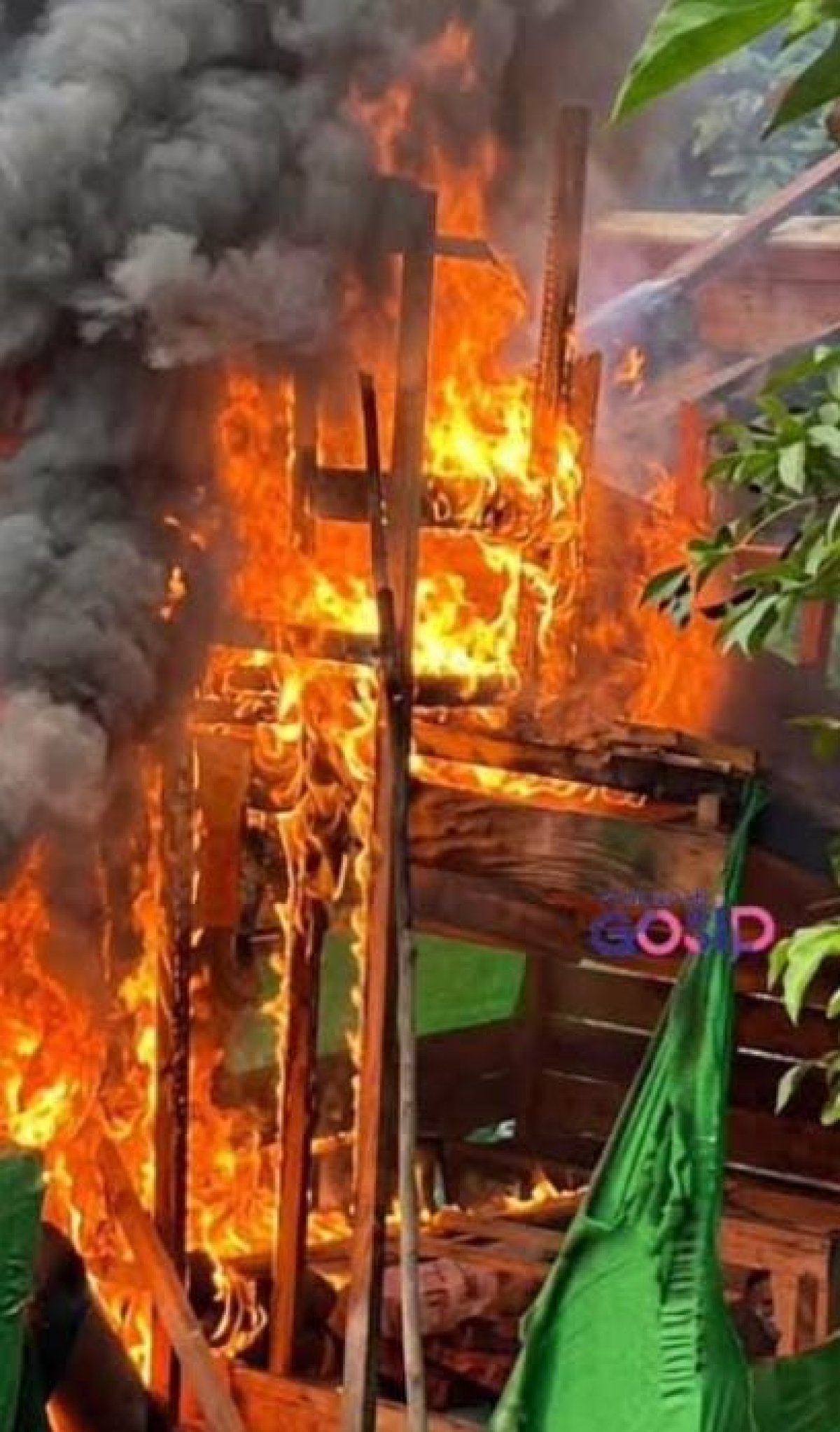 Kantor Operasional PT Timah di Gantung Diserang dan Dibakar Massa Penambang, Krisis Penjualan Pasir Timah Diduga Jadi Pemicu
