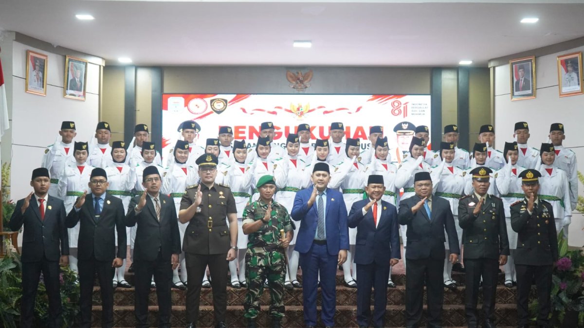 Bupati M. Syukur Kukuhkan 31 Anggota Paskibraka, Ini Nama dan Asal Sekolahnya