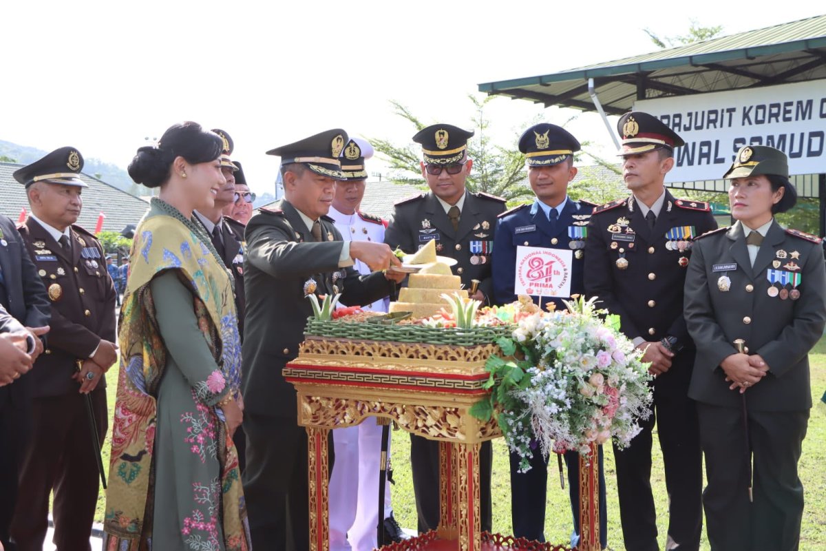 Sinergitas TNI-Polri, Wakapolres Tapteng Hadiri Upacara HUT Ke-81 TNI di Makorem 023/KS