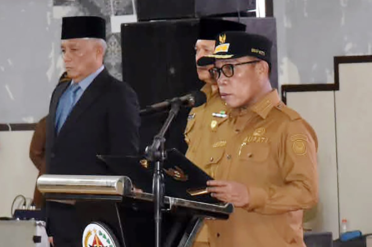 Lantik 16 Pejabat, Bupati Tapteng Tekankan Pelayanan Publik Yang Responsif dan Pemerataan Distribusi Pegawai ke Seluruh Kecamatan