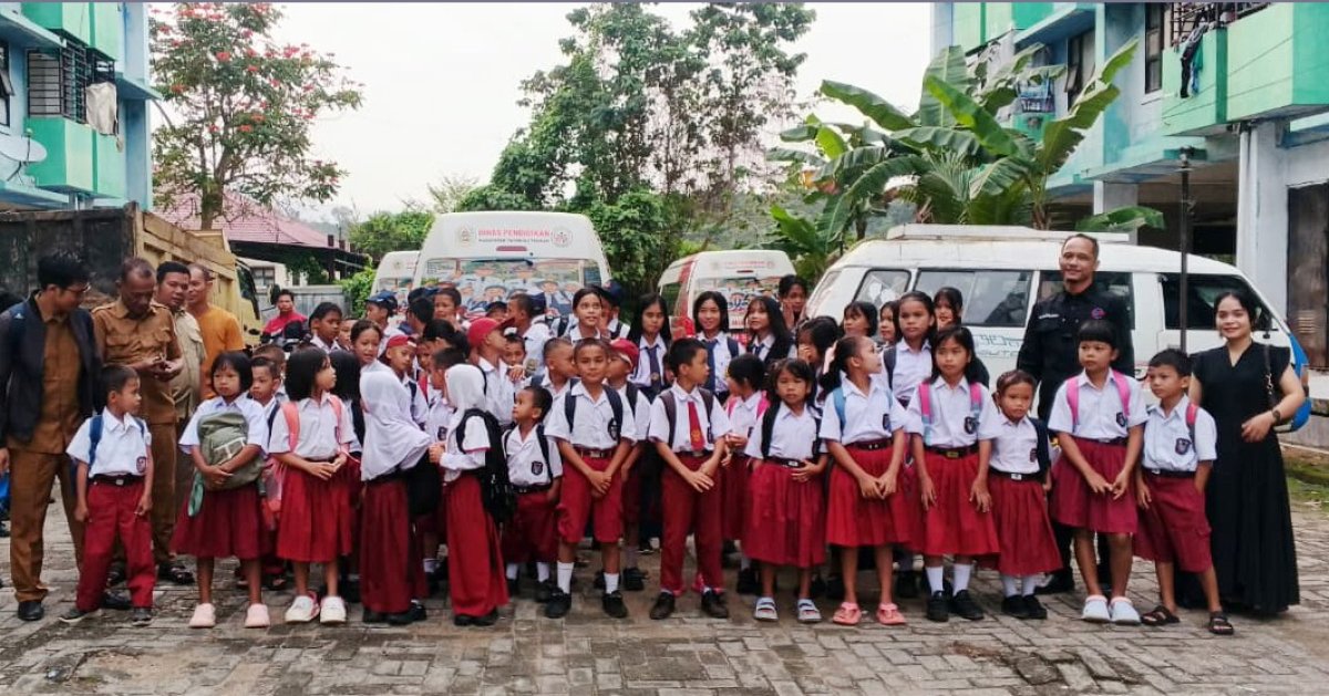 Bantu Siswa Terdampak Bencana, Pemkab Tapteng Resmi Operasikan 3 Unit Angkutan Sekolah Gratis